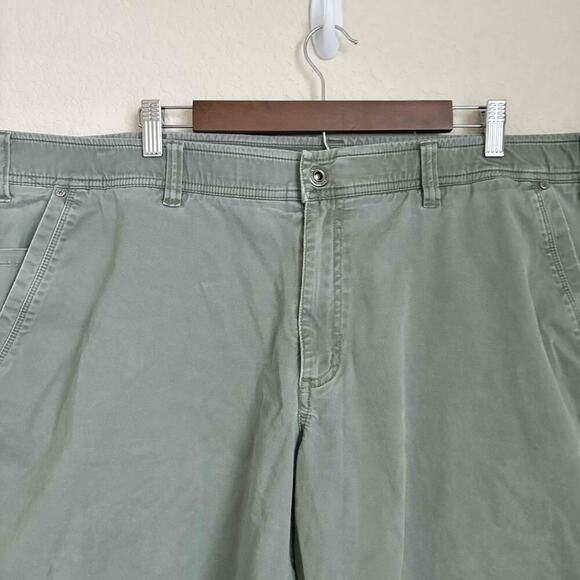 SwissTech Mens Shorts Solid Green Outdoor Hiking Cotton Size 44 Belt Loops - Picture 3 of 10